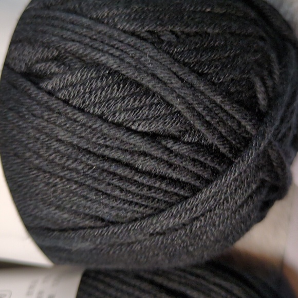 Diamond Supply Co. Black Yarn Skeins - 4 skeins - Picture 4 of 4